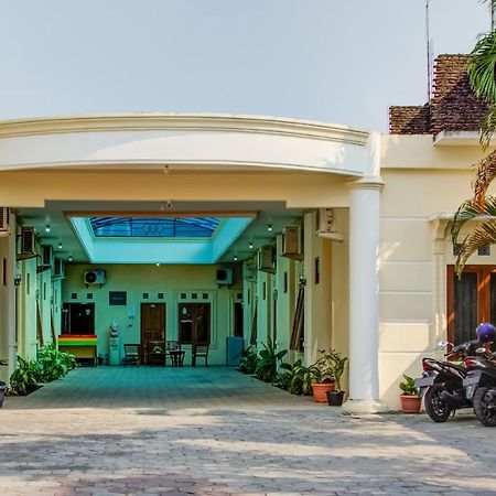 Oyo 3831 Pelangi Residence Syariah Surakarta  ภายนอก รูปภาพ
