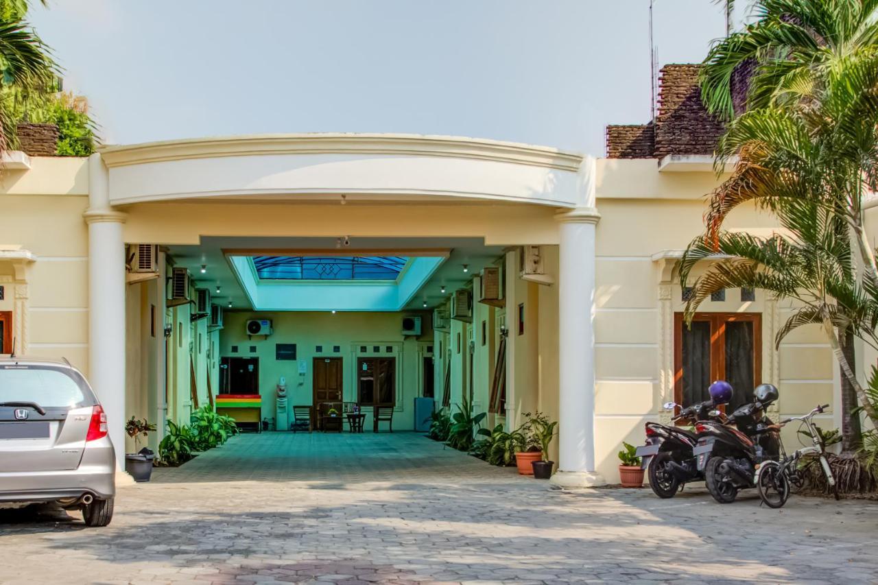 Oyo 3831 Pelangi Residence Syariah Surakarta  ภายนอก รูปภาพ