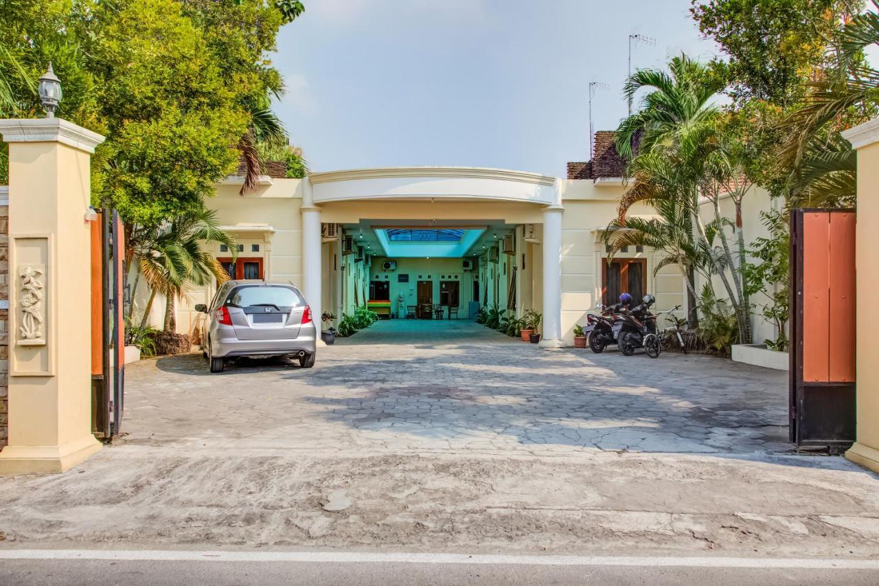 Oyo 3831 Pelangi Residence Syariah Surakarta  ภายนอก รูปภาพ