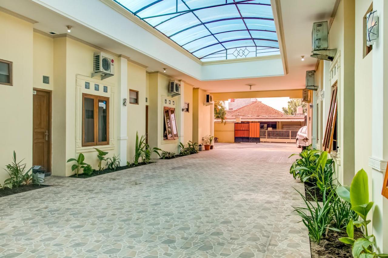 Oyo 3831 Pelangi Residence Syariah Surakarta  ภายนอก รูปภาพ