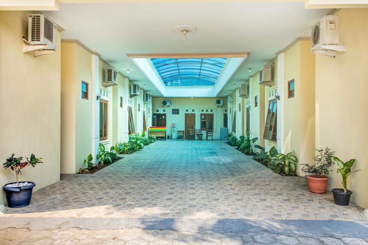 Oyo 3831 Pelangi Residence Syariah Surakarta  ภายนอก รูปภาพ